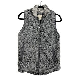 Thread & Supply Sherpa Vest Size Small Zipper front and pockets Cozy Warm Preppy